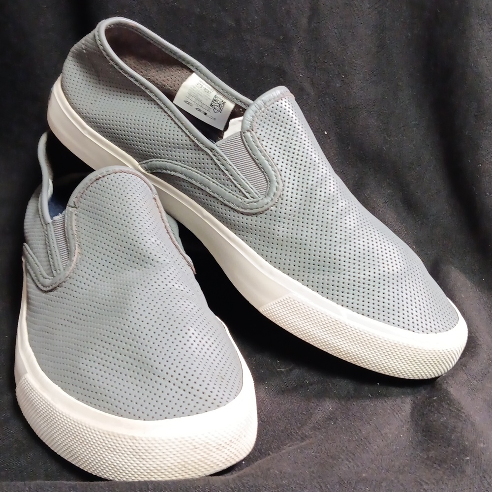 mens slip on casual shoes